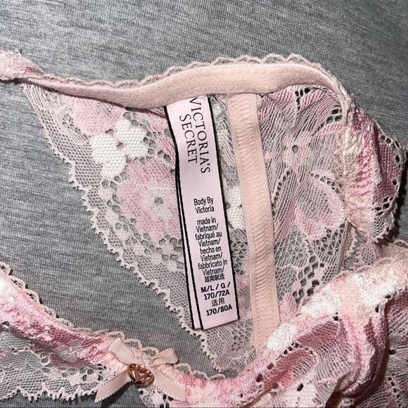 Victoria's Secret Body By Victoria Floral Lace Garter Belt - Picture 4 of 10